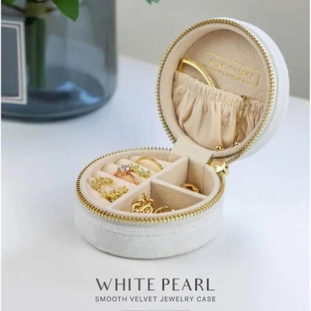 Plush White Velvet Round Jewelry Box